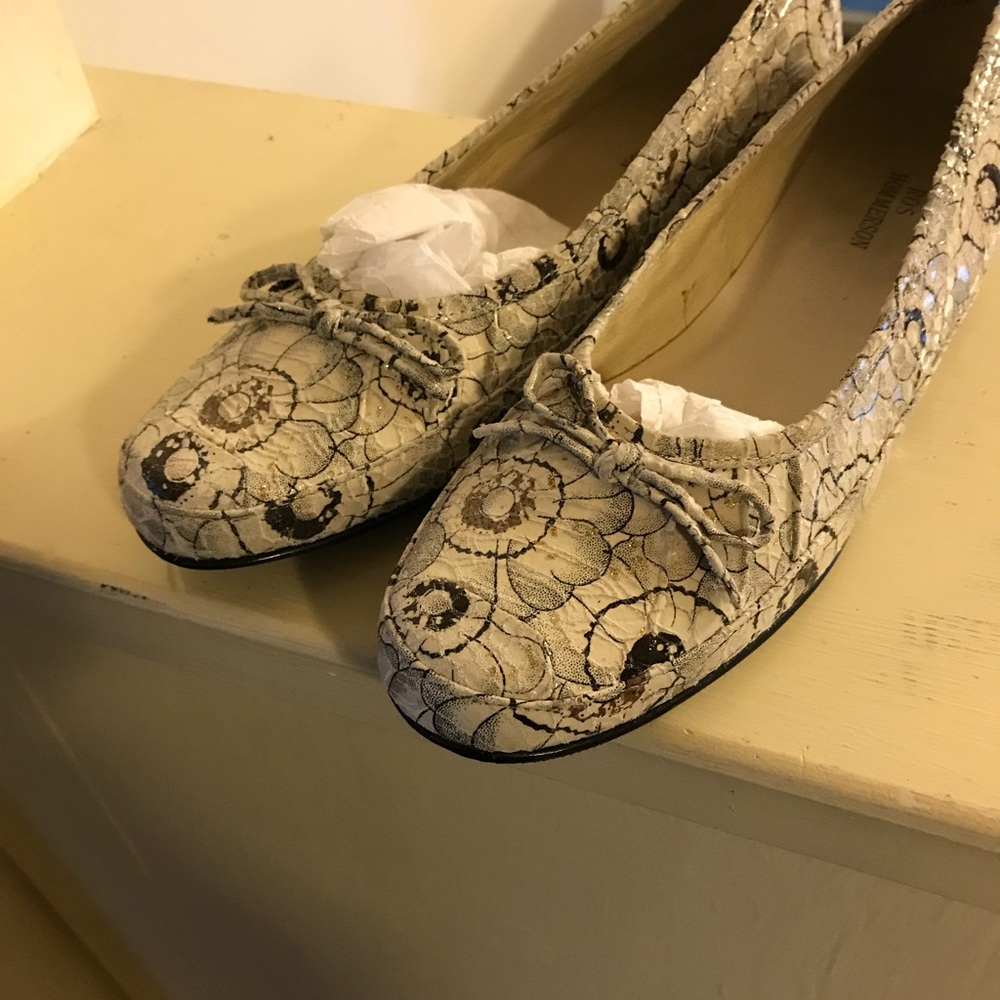 Shoes - Picture 2 of 6
